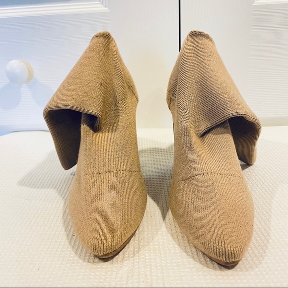 NWOT Knit Sock Bootie Wood Heel - Picture 7 of 10